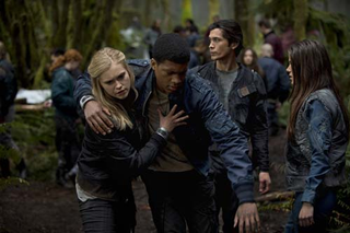 Illustration for article titled First Official Pics of Tomorrow People, The 100 and Star-Crossed!